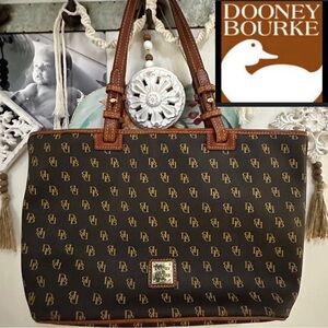 Dooney & Burke Shoulder Tote